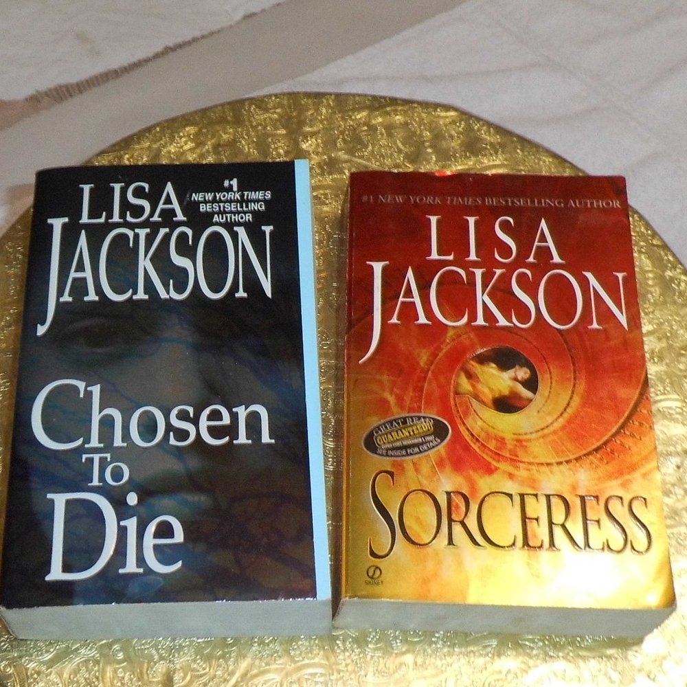 Books - (set/2) - "Sorceress" & "Chosen to Die"